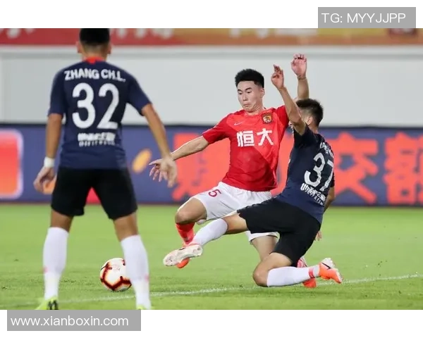 广州恒大与中国国安激战正酣谁能在这场巅峰对决中笑到最后